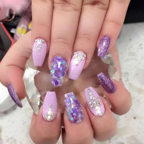 purple-nail-designs-with-rhinestones-01_15 Modele de unghii violet cu pietre