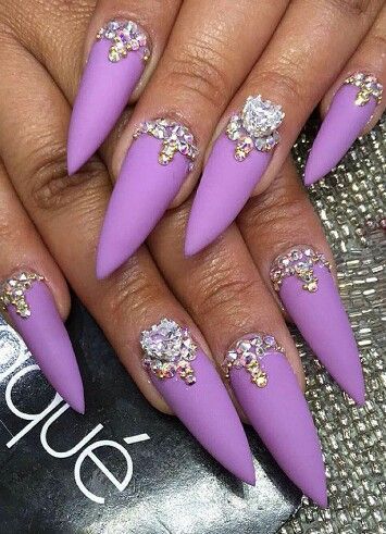 purple-nail-designs-with-rhinestones-01_17 Modele de unghii violet cu pietre