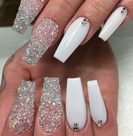 stiletto-nail-designs-with-rhinestones-58_12 Modele de unghii Stiletto cu pietre