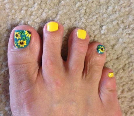 sunflower-toe-nail-design-84_12 Floarea-soarelui deget de la picior de design de unghii