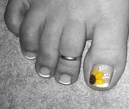 sunflower-toe-nail-design-84_13 Floarea-soarelui deget de la picior de design de unghii