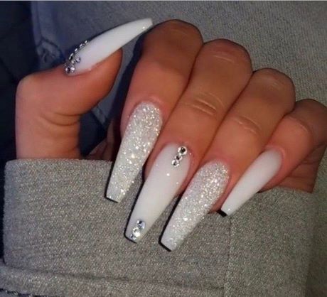 white-acrylic-nails-with-design-98_17 Unghii acrilice albe cu design