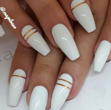 white-acrylic-nails-with-design-98_4 Unghii acrilice albe cu design