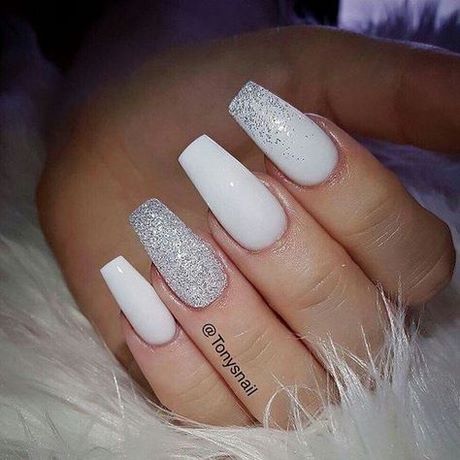 white-acrylic-nails-with-design-98_7 Unghii acrilice albe cu design