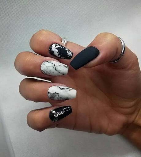 white-and-black-marble-nails-77_3 Cuie de marmură albă și neagră