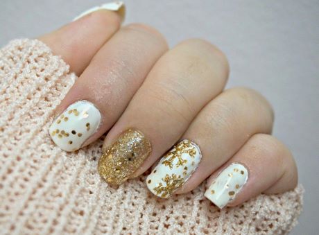 white-and-gold-christmas-nails-44 Unghii de Crăciun alb și auriu