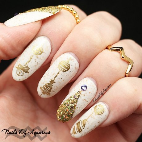 white-and-gold-christmas-nails-44_15 Unghii de Crăciun alb și auriu