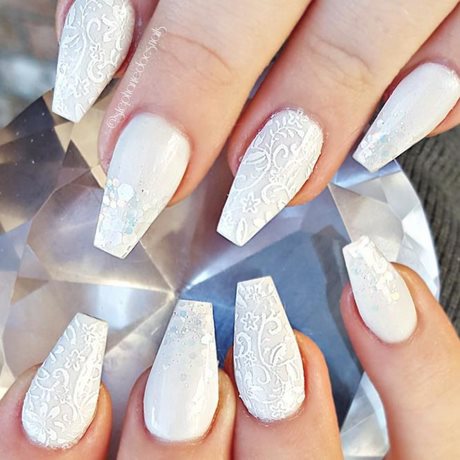 white-coffin-nails-with-glitter-89_14 Cuie de sicriu alb cu sclipici