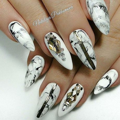 white-marble-nails-with-gold-73_8 Cuie de marmură albă cu aur