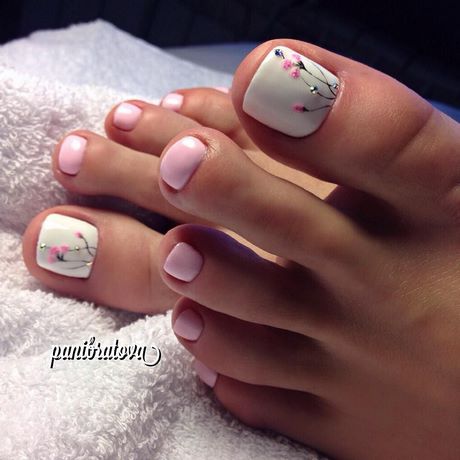 white-toes-with-design-36_19 Degetele albe cu design