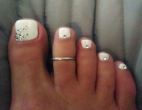white-toes-with-design-36_2 Degetele albe cu design
