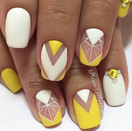 yellow-nail-art-designs-46_14 Modele de unghii galbene