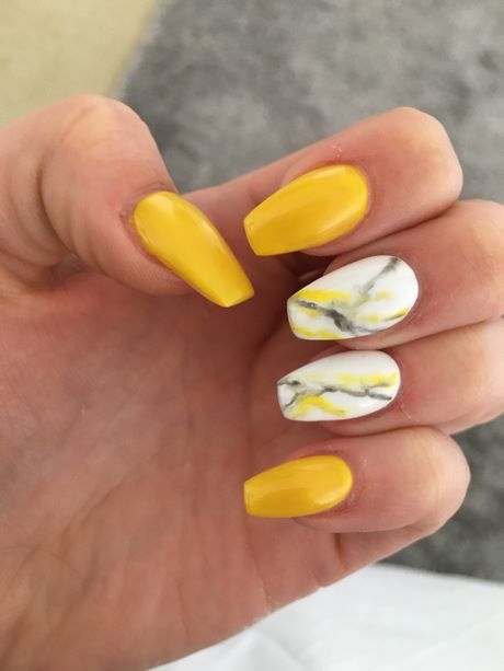 yellow-nail-art-designs-46_17 Modele de unghii galbene