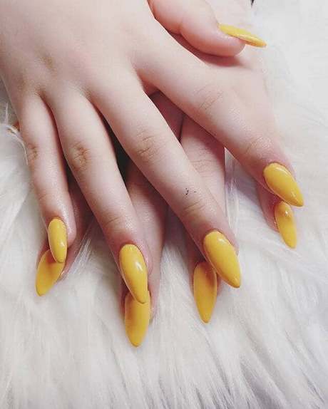 yellow-nail-color-ideas-79_10 Idei de culoare galbenă a unghiilor