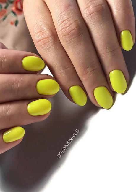 yellow-nail-color-ideas-79_16 Idei de culoare galbenă a unghiilor