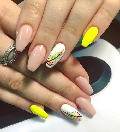 yellow-nail-design-ideas-40_15 Idei de design de unghii galbene