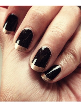 black-and-gold-french-nails-27 Unghii franceze negre și aurii
