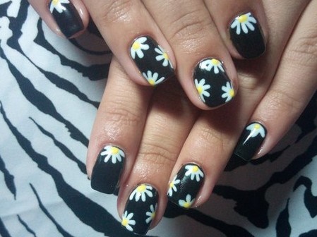 black-floral-nails-08_3 Unghii florale negre