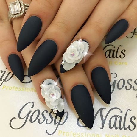 black-flower-nails-08_17 Unghii de flori negre