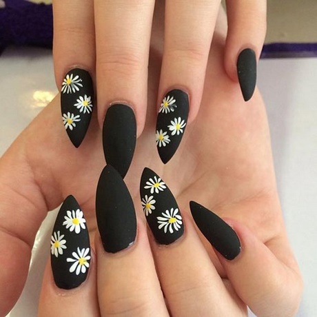 black-flower-nails-08_19 Unghii de flori negre