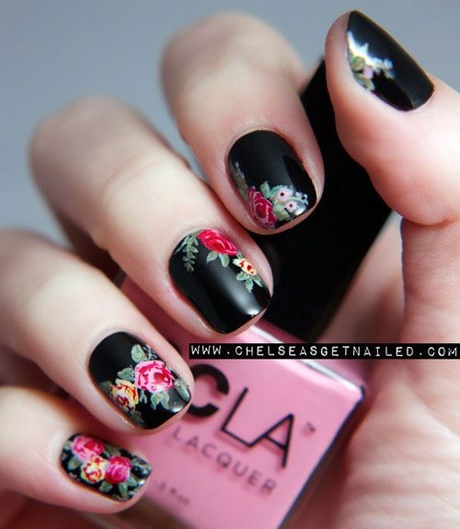 black-flower-nails-08_4 Unghii de flori negre