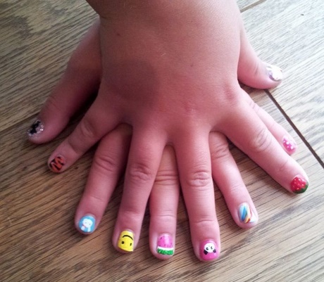 christmas-nail-designs-for-kids-14 Modele de unghii de Crăciun pentru copii