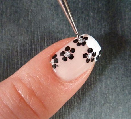 easy-flower-designs-for-nails-54_12 Modele ușoare de flori pentru unghii