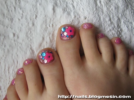 flowers-on-toenails-87_9 Flori pe unghiile de la picioare