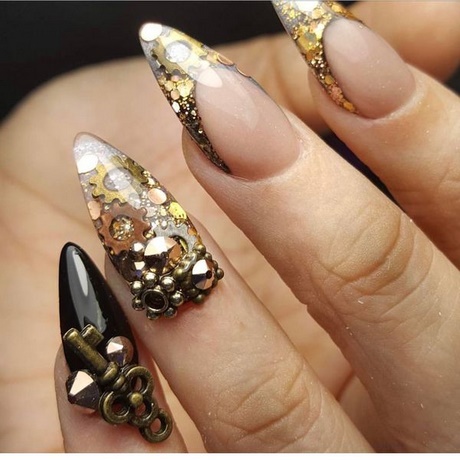 gold-and-black-french-manicure-03_14 Manichiura franceză de aur și negru