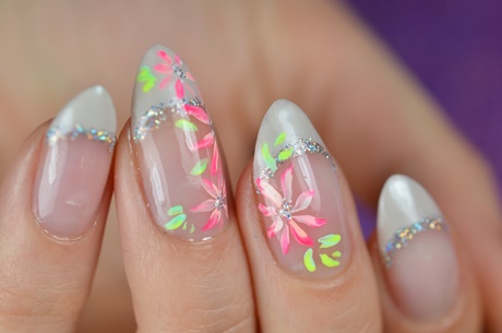 manicure-with-flowers-56_3 Manichiura cu flori