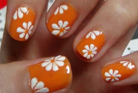orange-flower-nail-art-64_13 Arta unghiilor cu flori portocalii