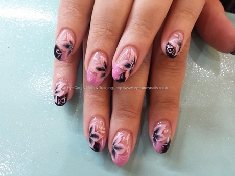 pink-flower-nail-designs-62_18 Modele de unghii cu flori roz