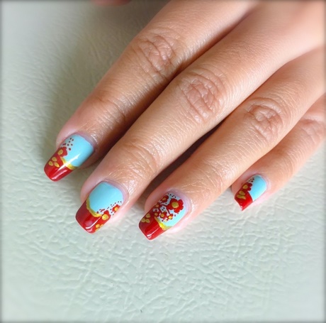 red-flower-nails-71 Unghii de flori roșii