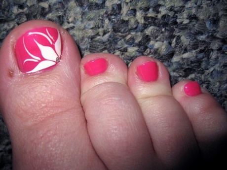 simple-flower-designs-for-toenails-66_18 Modele simple de flori pentru unghiile de la picioare