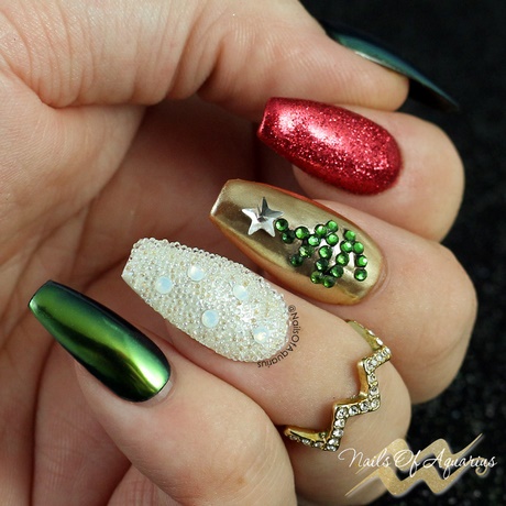 sparkly-christmas-nail-designs-37_16 Sparkly modele de unghii de Crăciun