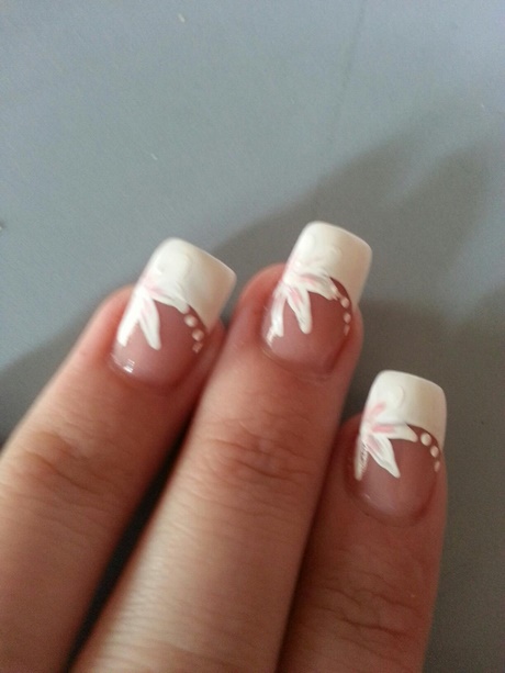 white-flower-nail-design-29_17 Design de unghii cu flori albe