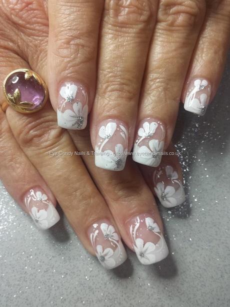 white-flower-nails-89_8 Unghii de flori albe