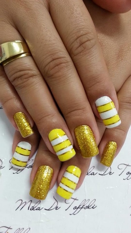 yellow-nail-polish-designs-90_14 Modele de lacuri de unghii galbene