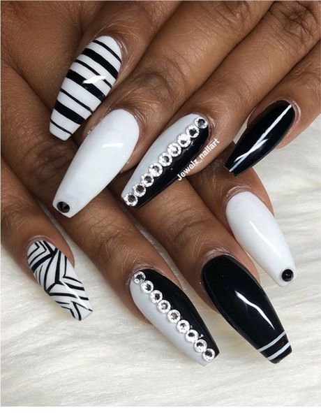 black-and-white-nail-designs-2023-28_14 Modele de unghii alb-negru 2023