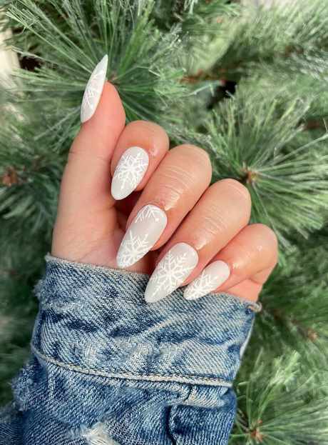 christmas-nail-colors-2023-43 Culori de unghii de Crăciun 2023