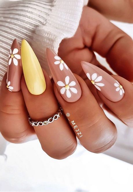 nail-art-designs-spring-2023-93_7 Modele de artă de unghii primăvara 2023