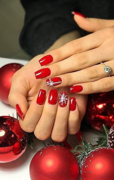 nail-designs-for-christmas-2023-62 Modele de unghii pentru Crăciun 2023