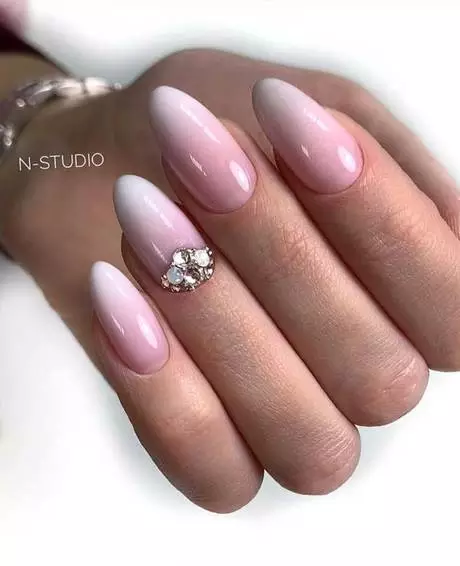 almond-shaped-pink-nails-33_16-10 Unghii roz în formă de migdale