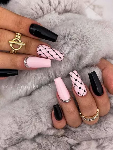 black-and-pink-acrylic-nail-designs-10_14-7 Modele de unghii acrilice negre și roz