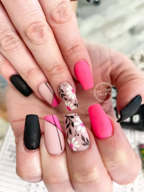 black-and-pink-acrylic-nail-designs-10_5-15 Modele de unghii acrilice negre și roz