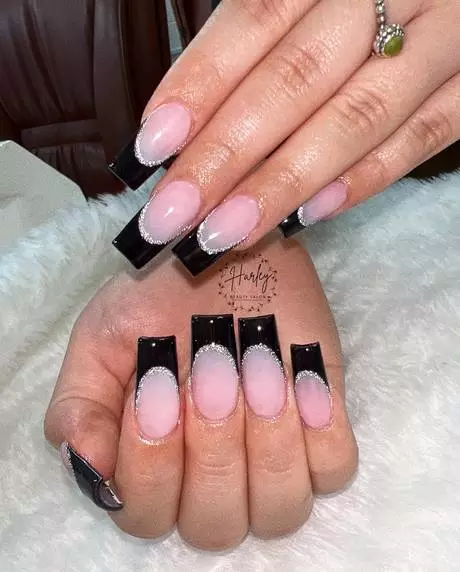 black-and-pink-french-tip-nails-49-1 Unghii cu vârf francez negru și roz