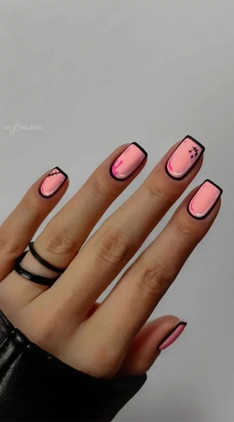 black-and-pink-short-nails-49_13-7 Unghii scurte negre și roz