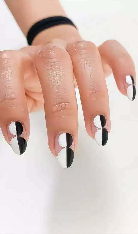 black-and-white-long-nail-designs-03_5-14 Modele de unghii lungi Alb-negru