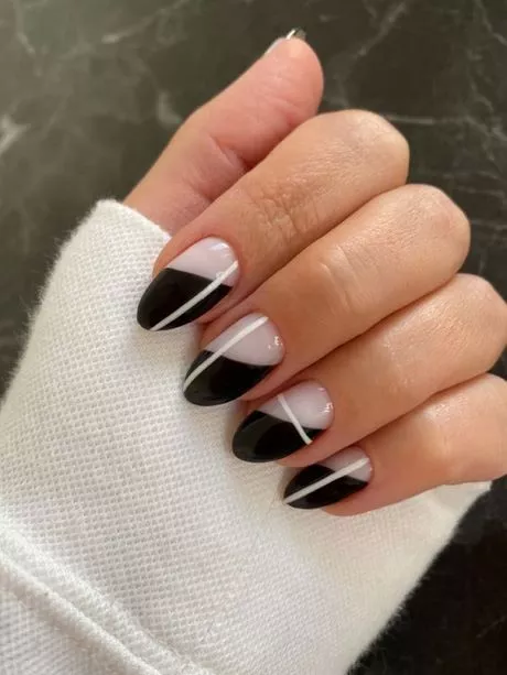 black-and-white-stripe-nails-38_12-4 Unghii cu dungi alb-negru