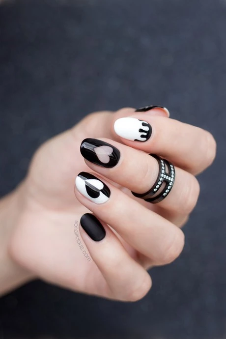 black-nails-with-pink-hearts-15_10-3 Unghii negre cu inimi roz